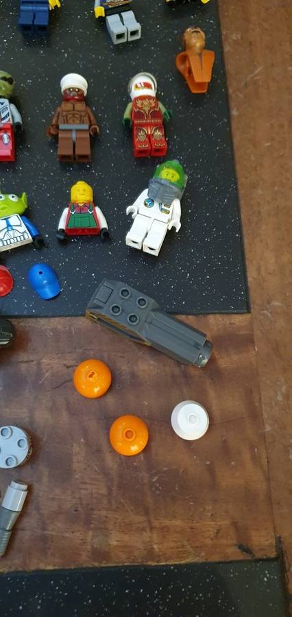 A Lot of Collectable LEGO People Plus a few Extras