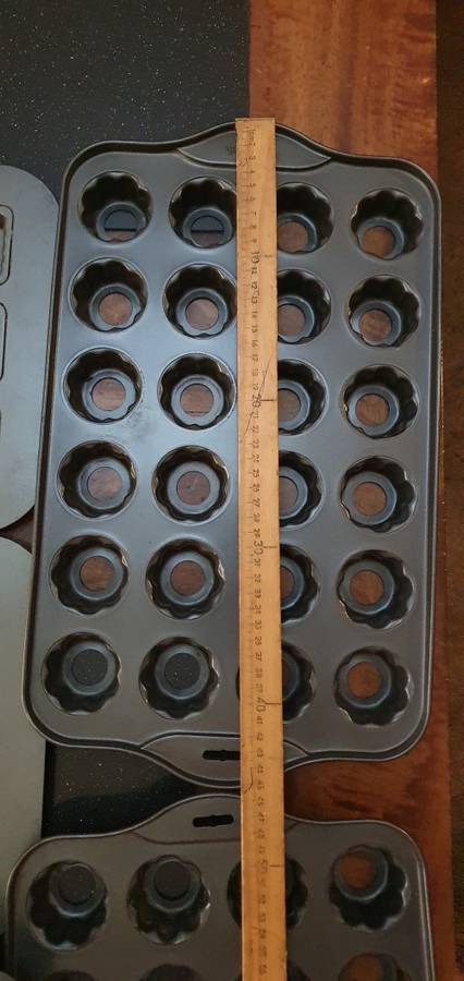 Assorted Baking Pans