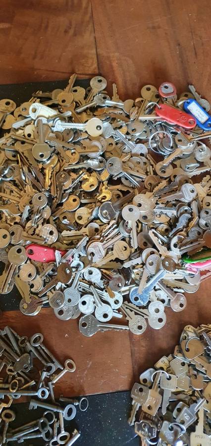 9kgs of Vintage Keys, Security Keys and Car Keys