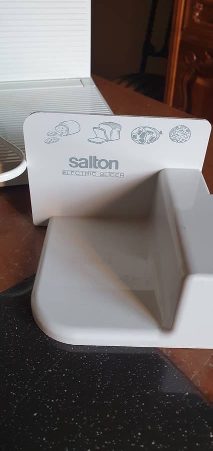 Beautiful All White Salton Electric Slicer