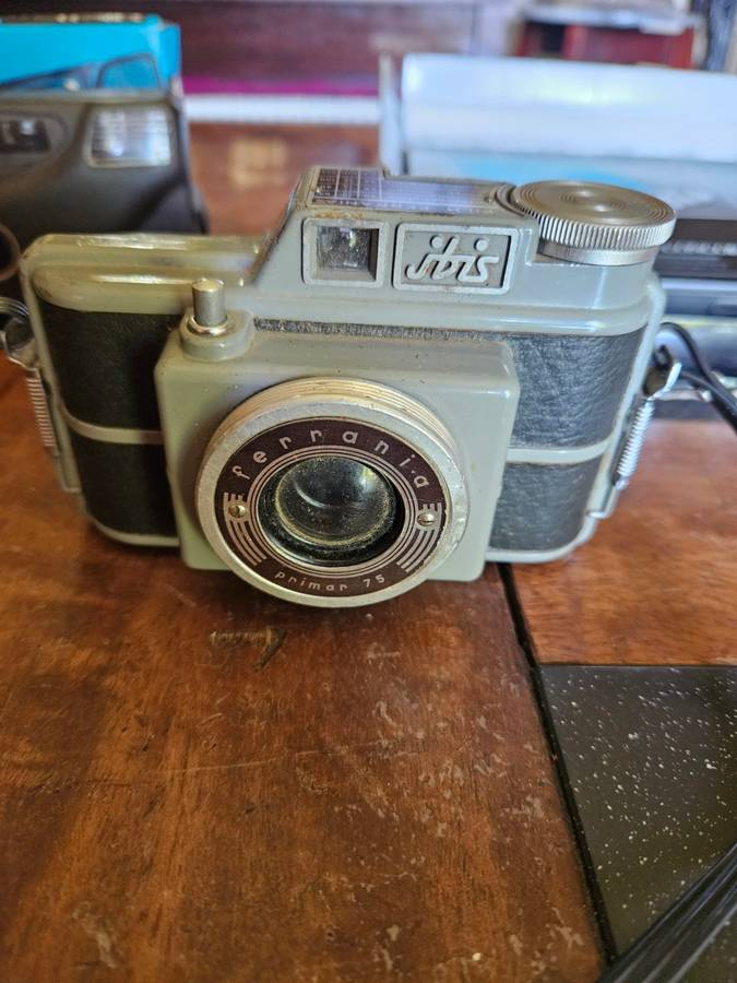 Various Vintage Cameras