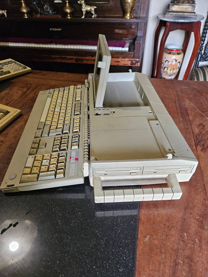Vintage Amstrad Portable Personal Computer PPC 512