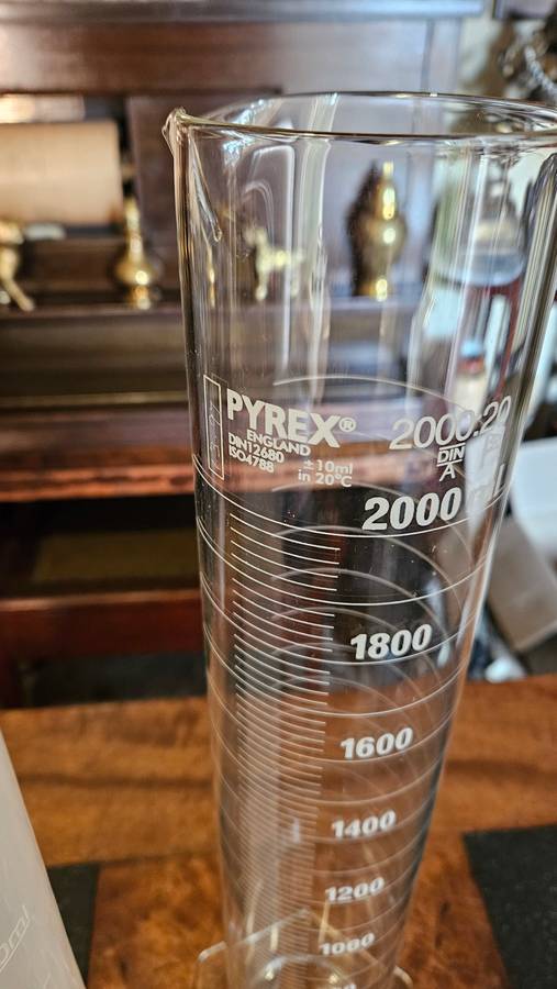 Tall Glass & Plastic Beakers