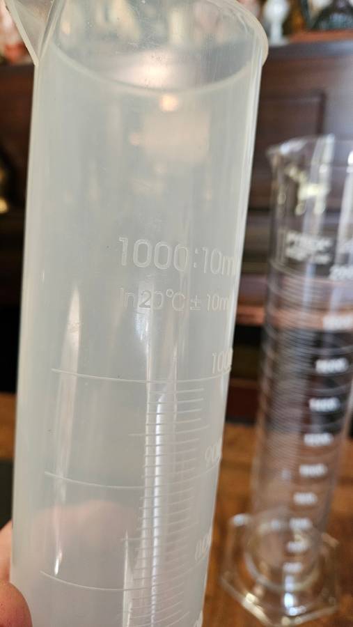 Tall Glass & Plastic Beakers