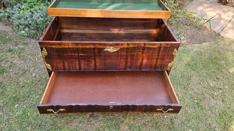 Imbuia Ball & Claw Linen Kist