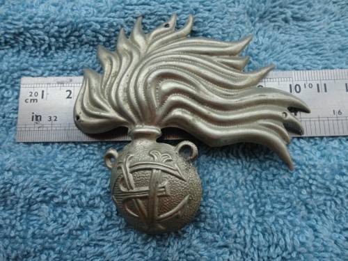 ITTALIAN WW2 'CARIBINIERI' BADGE - LUGS INTACT