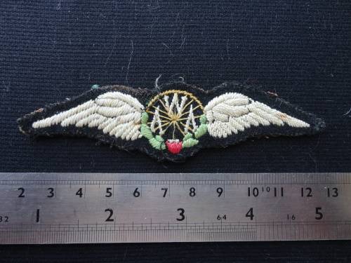 WOMEN'S AUX. AIRFORCE WW2 PILOT WING - ORIGINAL - EXTREMELY RARE -