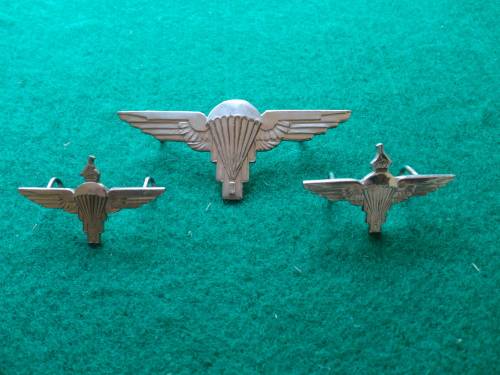 ZIMBABWE PARA SET OF CAP AND TWO COLLARS - ALL LUGS INTACT