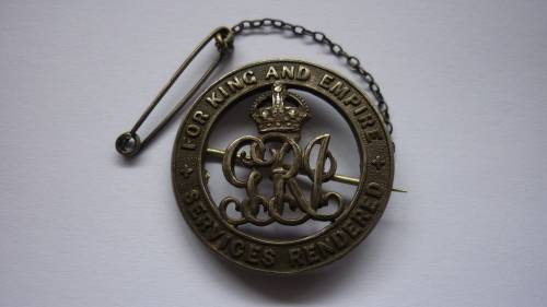 SILVER WAR BADGE SA ISSUE - PIN WORKING