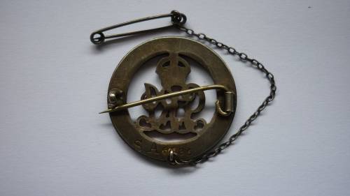 SILVER WAR BADGE SA ISSUE - PIN WORKING