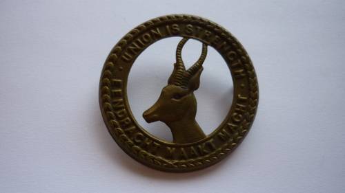 WW1 SOUTH AFRICAN INF BRIGADE CAP BADGE- VERY UNUSUAL IN THAT IT HAS BRITISH TYPE LUGS,NOT LOOP LUGS