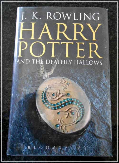 Harry Potter and the Deathly Hallows by J.K. Rowling - First Edition - 2007 - Bloomsbury - VG+ Cond.