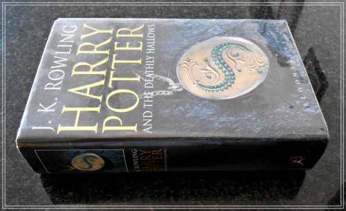 Harry Potter and the Deathly Hallows by J.K. Rowling - First Edition - 2007 - Bloomsbury - VG+ Cond.