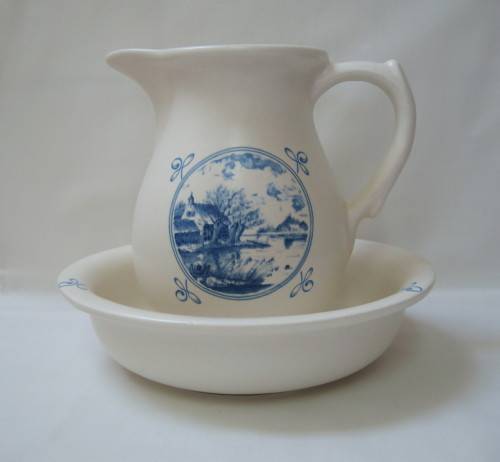VINTAGE CRESCENT POTTERIES ORNAMENTAL 'DELFTWARE' SMALL WASHSTAND EWER & BASIN