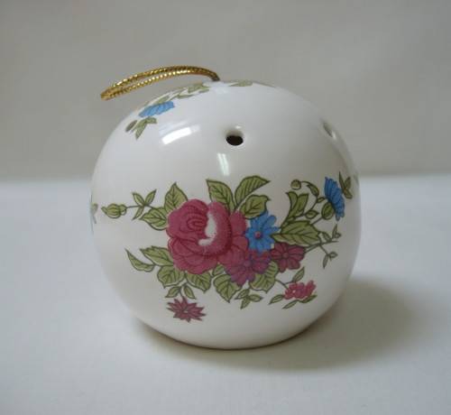 VINTAGE FLORAL POMANDER
