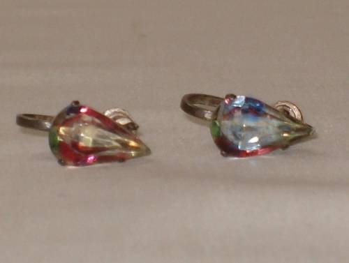 VINTAGE PAIR AURORA BOREALIS CRYSTAL SCREW-ON EARRINGS