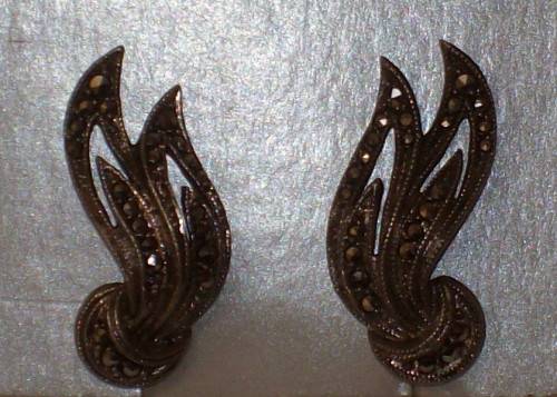 VINTAGE PAIR SILVER-TONE & MARCASITE COSTUME JEWELLERY SCREW-ON EARRINGS c1950's