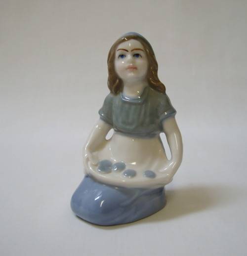 LLADRO-STYLE 8cm GIRL FIGURINE