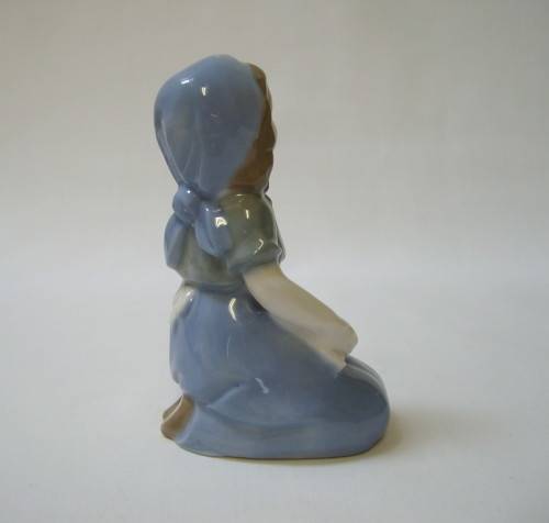 LLADRO-STYLE 8cm GIRL FIGURINE