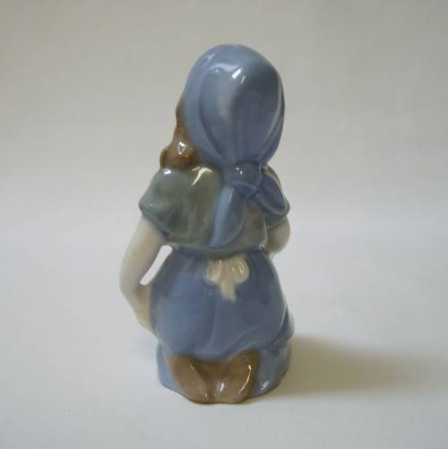 LLADRO-STYLE 8cm GIRL FIGURINE