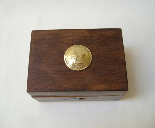 VINTAGE WOODEN SAVINGS MONEY BOX & KEY