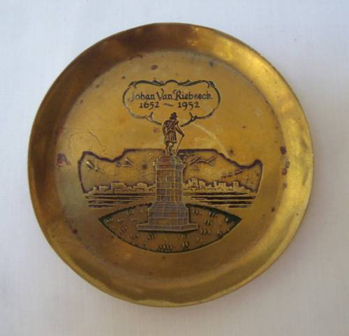 VINTAGE JOHAN VAN RIEBEECK TERCENTENARY FESTIVAL 1652-1952 COMMEMORATIVE BRASS PIN DISH