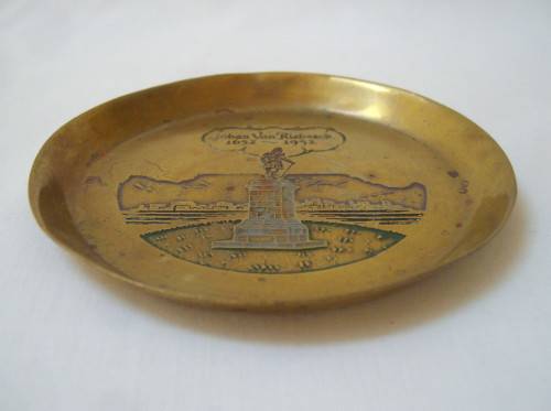 VINTAGE JOHAN VAN RIEBEECK TERCENTENARY FESTIVAL 1652-1952 COMMEMORATIVE BRASS PIN DISH