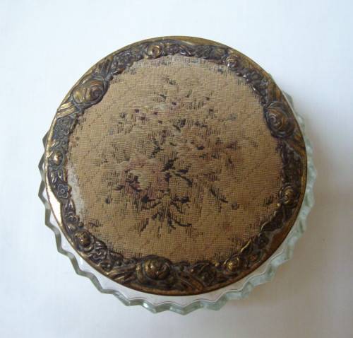 VINTAGE REGENT PRODUCTS GLASS POWDER BOWL & COVER