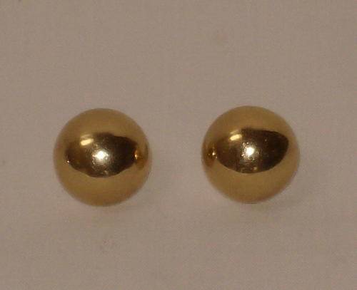 A PAIR OF 9ct GOLD HALF BALL STUD EARRINGS c1970's