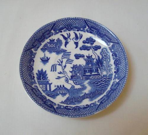 VINTAGE MADE IN OCCUPIED JAPAN BLUE WILLOW 14cm SAUCER c1940's (1 of 2 available)
