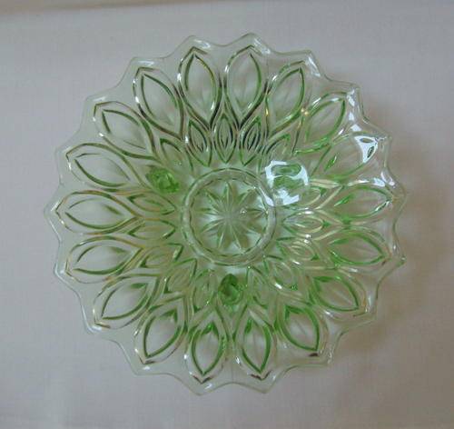 VINTAGE URANIUM GREEN DEPRESSION GLASS BOWL c1940's