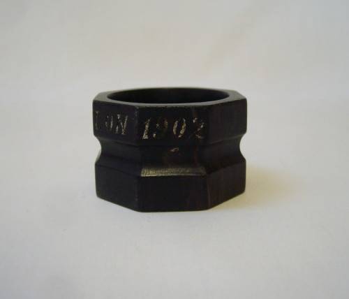 ANTIQUE ANGLO-BOER WAR POW TRENCH ART WOODEN SERVIETTE RING made in CEYLON 1902