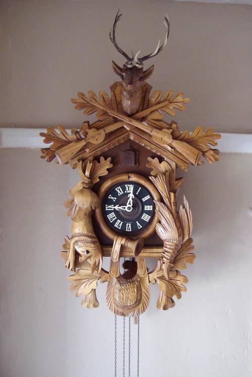 VINTAGE BLACK FOREST HUNTING CUCKOO CLOCK