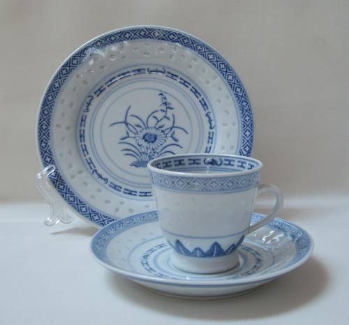 VINTAGE ZHONGGUO (CHINA) JINGDEZHEN TRANSLUCENT RICE PATTERN PORCELAIN DEMITASSE TRIO