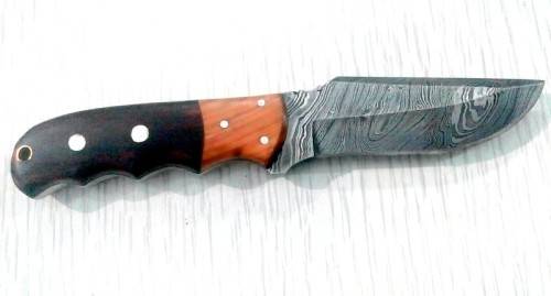02 Damascus Steel knives with leather sheaths/custom made knives