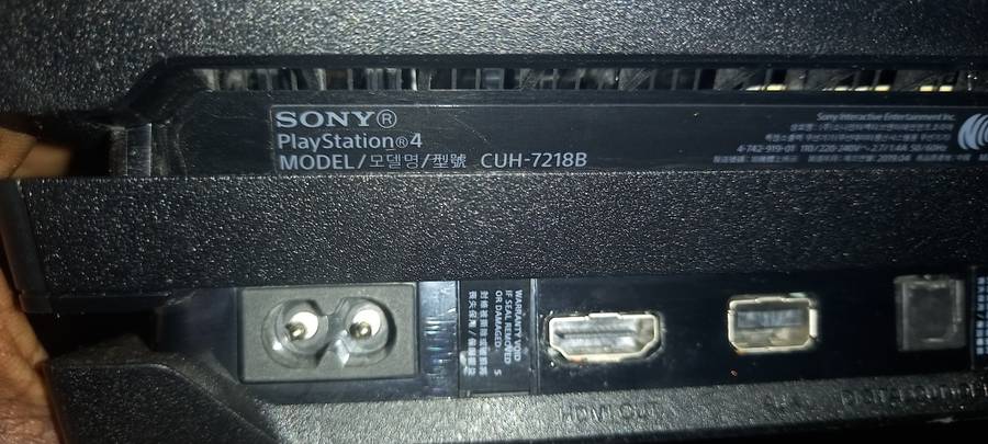 1T PlayStation 4 pro CUH7218B