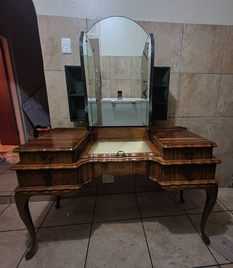 AUTHENTIC MAHOGANY  MAKEUP VANITY / DRESSER TABLE WITH FOLDABLE BUTTERFLY MIRROR.