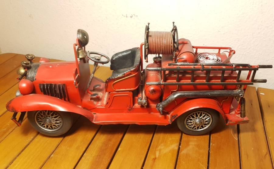 RARE VINTAGE COLLECTABLE STAMP METAL FIRE BRIGADE TRUCK SCALE MODEL.