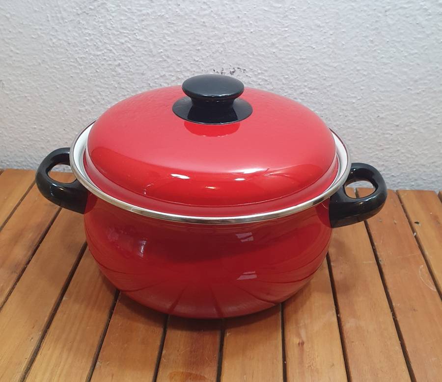 AUTHENTIC VINTAGE ENAMEL DIE CAST FLAMMFEST DUTCH OVEN IN RED COLOR.