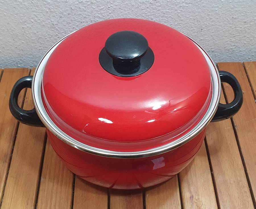 AUTHENTIC VINTAGE ENAMEL DIE CAST FLAMMFEST DUTCH OVEN IN RED COLOR.