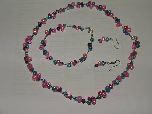 Freshwater Pearl necklace set.
