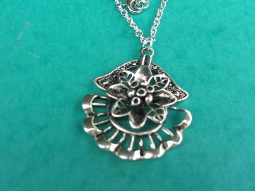 Silvertone pendant with chain.