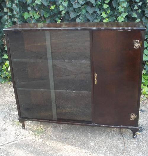 STUNNING  DISPLAY CABINET WITH QUEEN ANNE LEGS