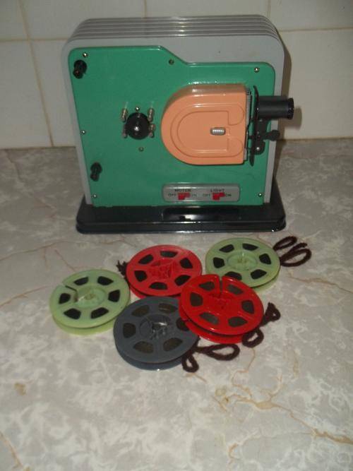 TIN PLATE 8 MM MOVIE PROJECTOR BATTERY OPERATOR