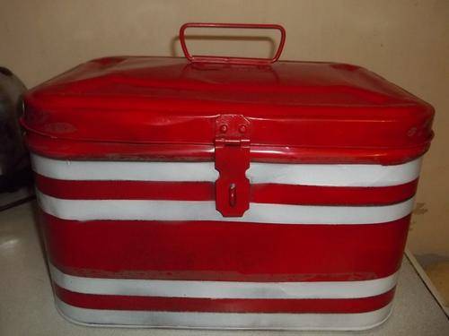 VINTAGE BREAD TIN