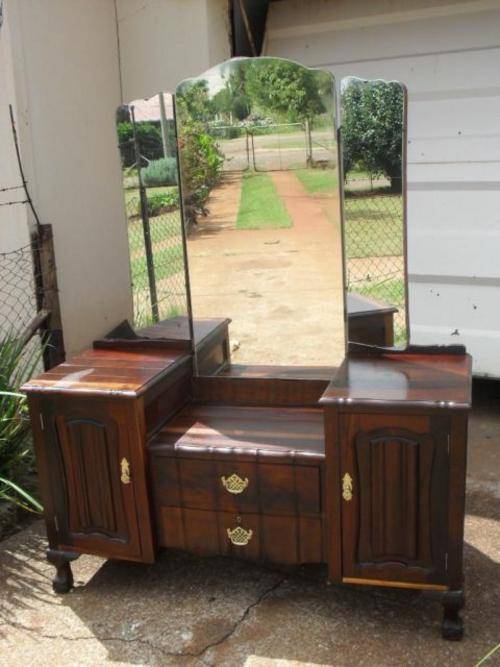 VINTAGE IMBUIA DRESSER