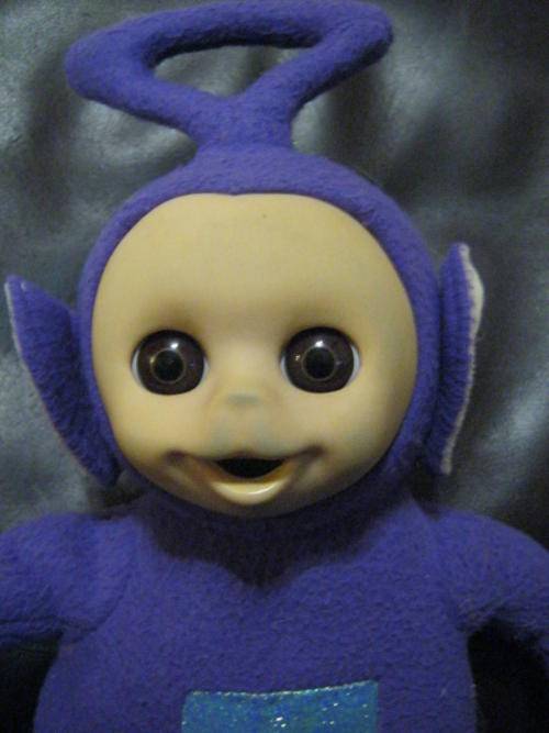Sleepy Eyed Teletubby (Tinky Winky) (+/- 38cm)