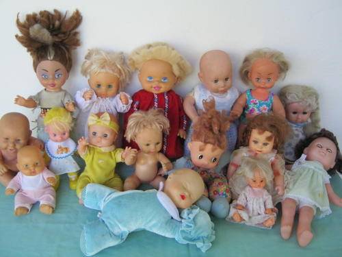 Lot of 16 Dolls