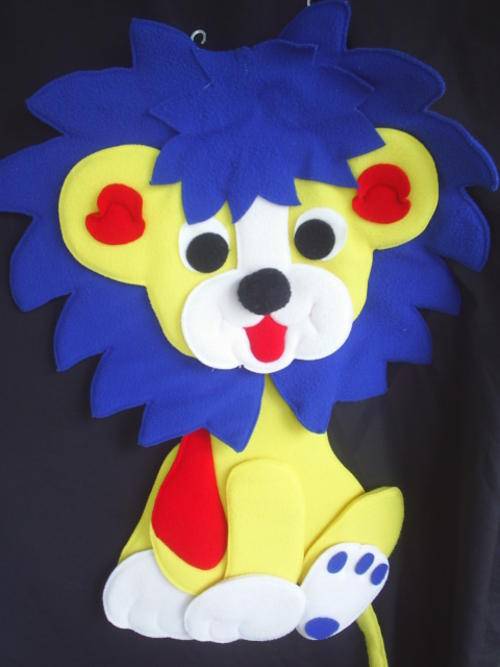 Lion Wall Hanging (108cm tail included)