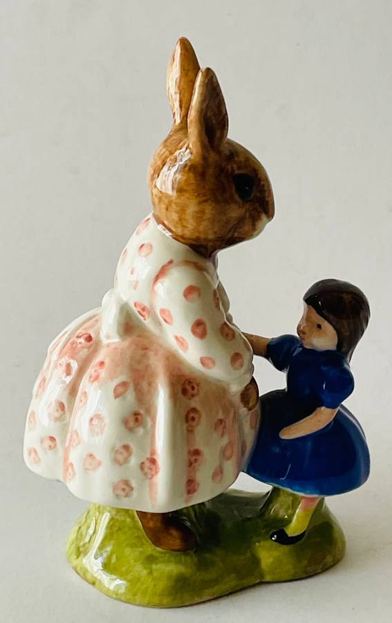 Royal Doulton - Dollie Bunnykins - Playtime D88